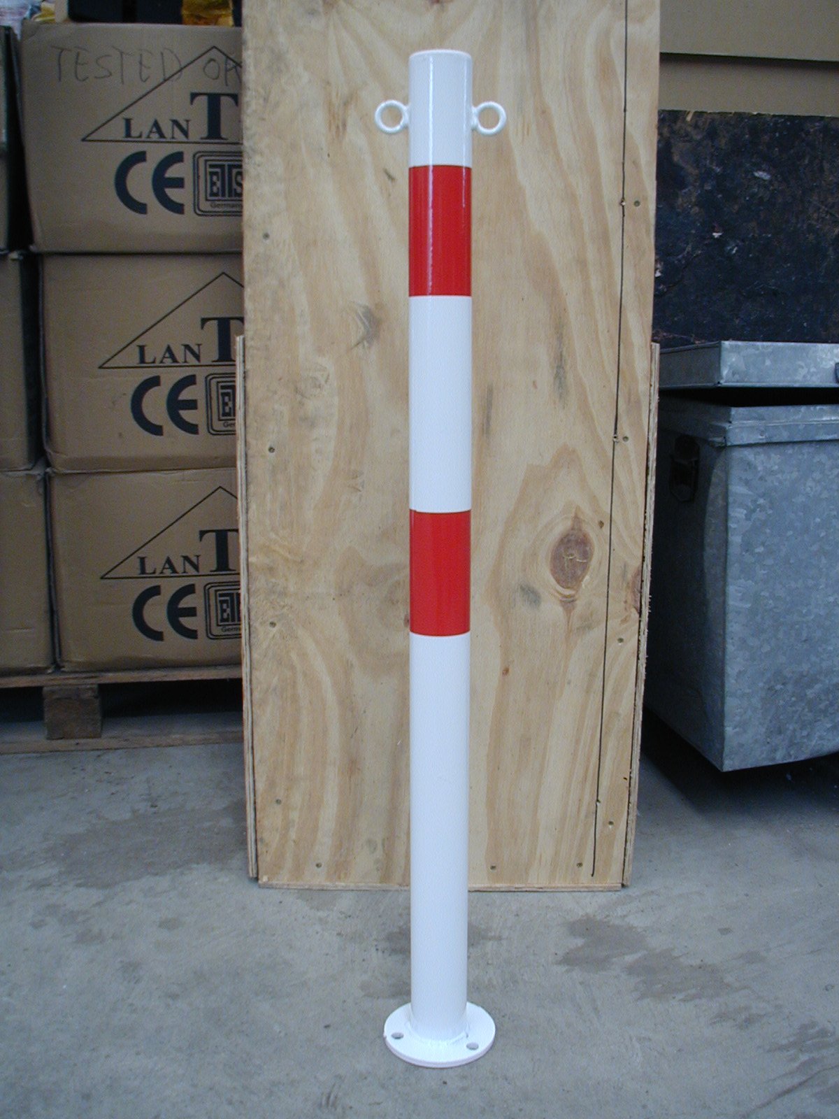 Paal geel/zwart Ø 48 mm met voetplaat L 900 mm - 2 kettingogen