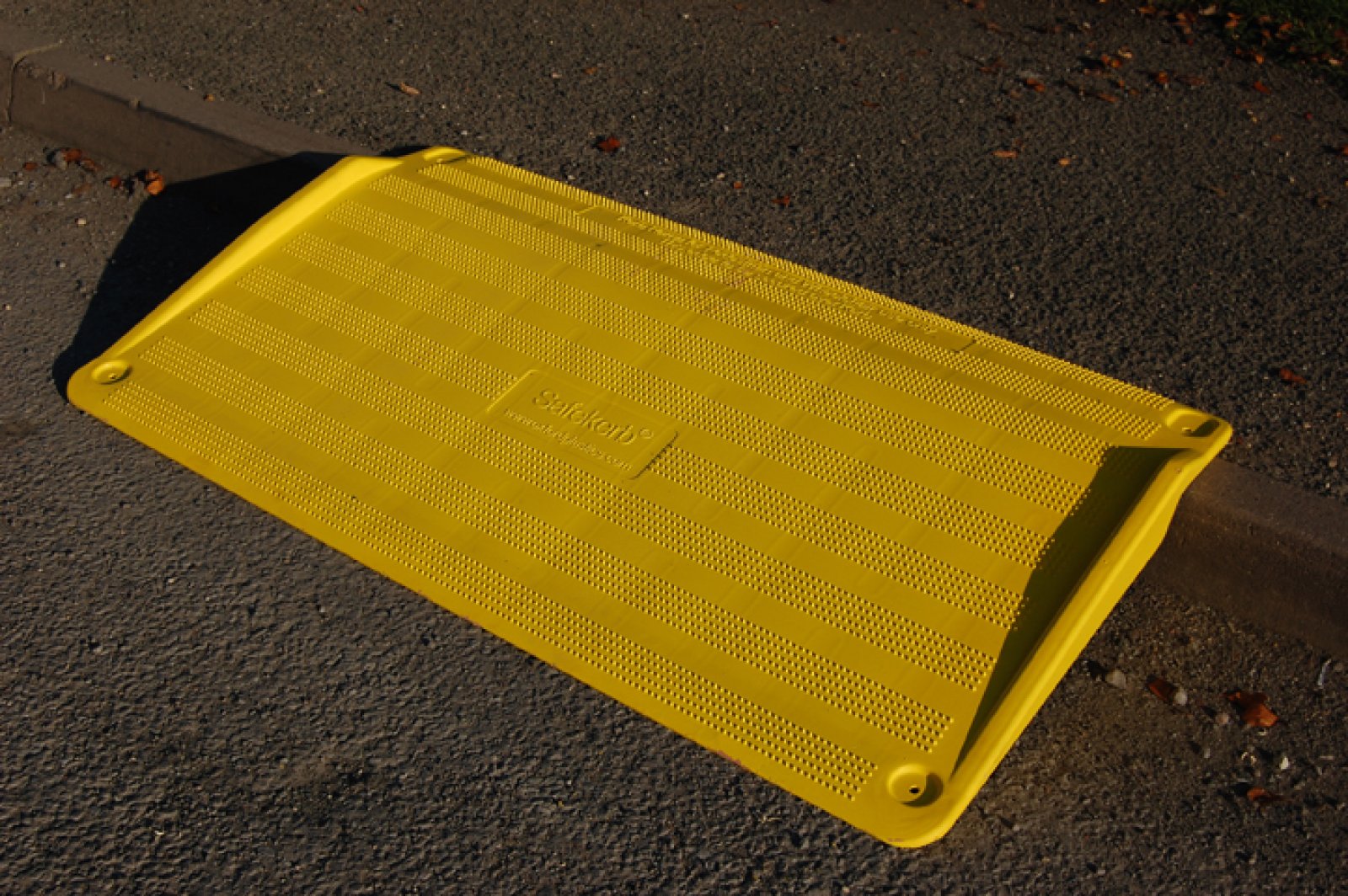 Trottoir drempel in HDPE 1.265 x 747 x 112 mm