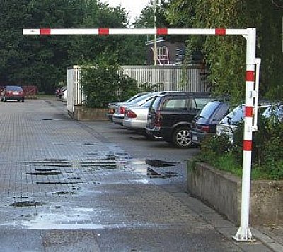 Hoogtebegrenzer draaibaar voor hangslot (exclusief) wit/rood H 3000 mm met voetplaat in verschillende afmetingen