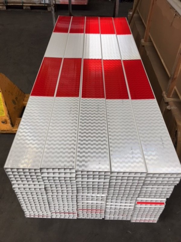 Reflecterende bareel plank - PVC - 2000 x 150mm KL1 rood/wit (4x 500 mm)