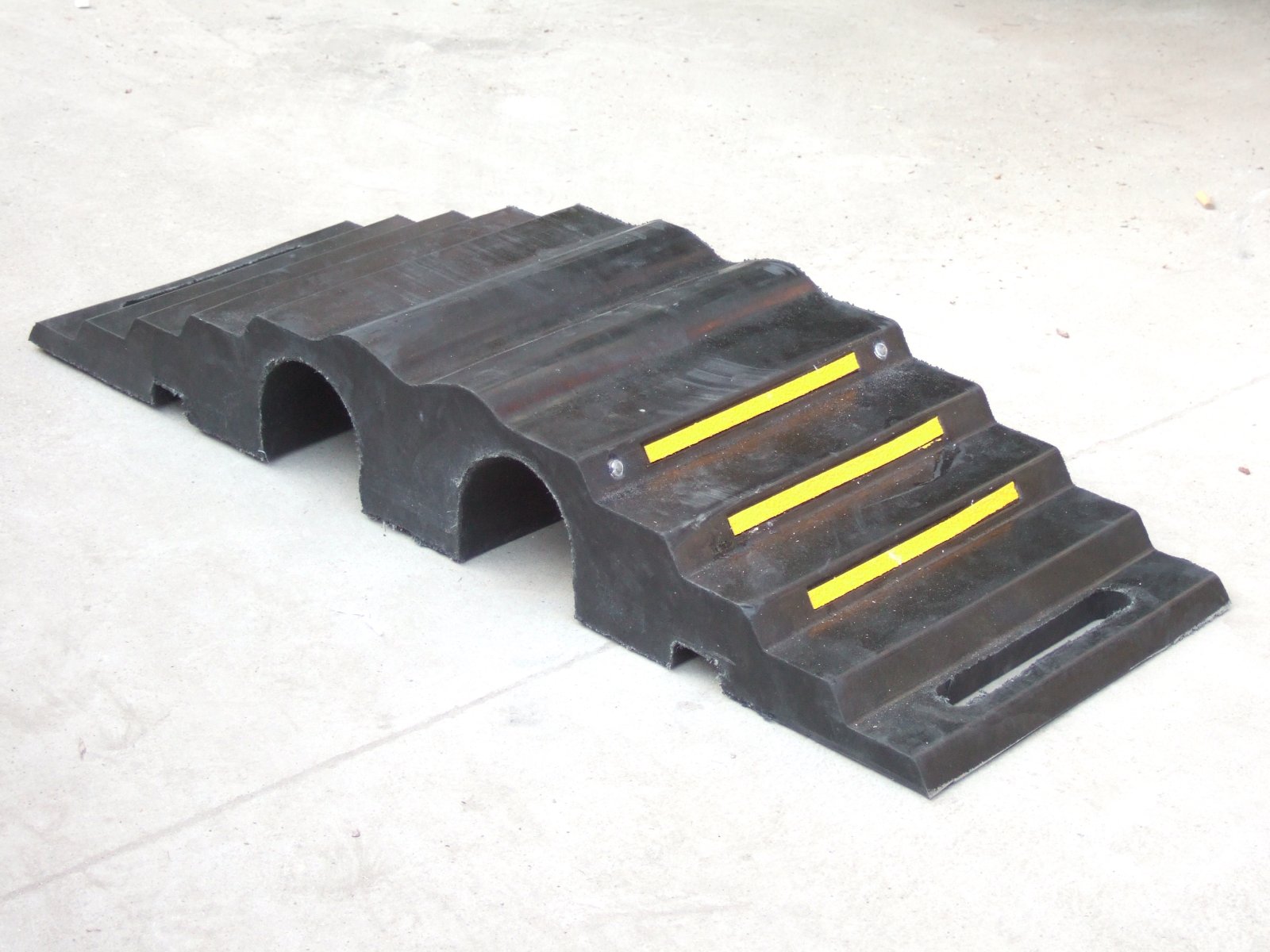 Duobloc 855 x 300 x 125 mm - 2 uitsparingen Ø 100 mm
