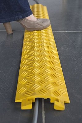 Kabeldrempel in soepele PU 1000 x 140 x 20 mm - B 40 mm x H 13 mm