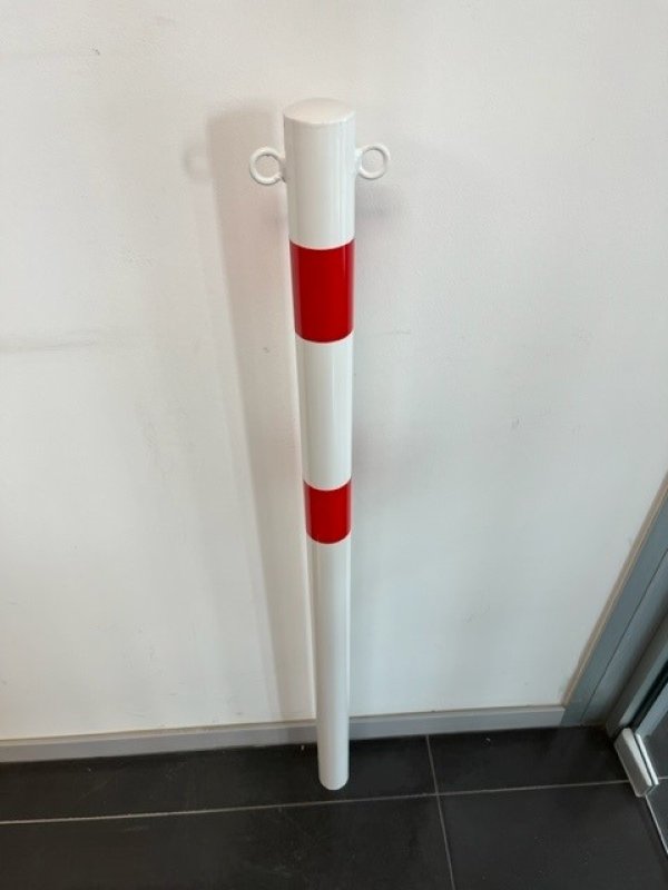 Paal wit/rood Ø 60 mm om in te betonneren L 1300 mm - 2 kettingogen