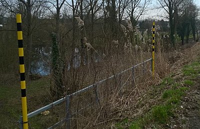 Paal geel/zwart Ø 48 mm om in te betonneren L 1200 mm - 2 kettingogen