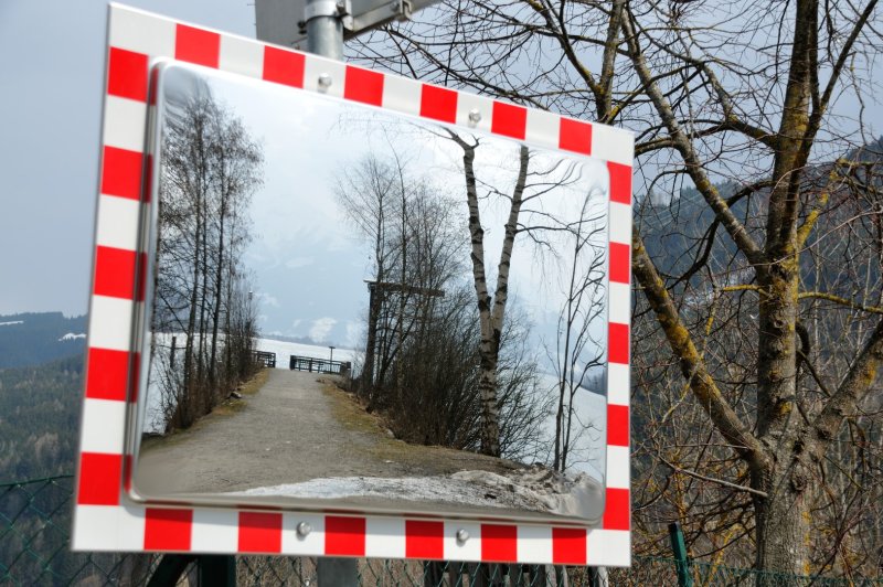 Verkeersspiegel in RVS met rood/wit kader in verschillende afmetingen (inclusief bevestigingsbeugel voor paal), anti-vries en anti-damp functie