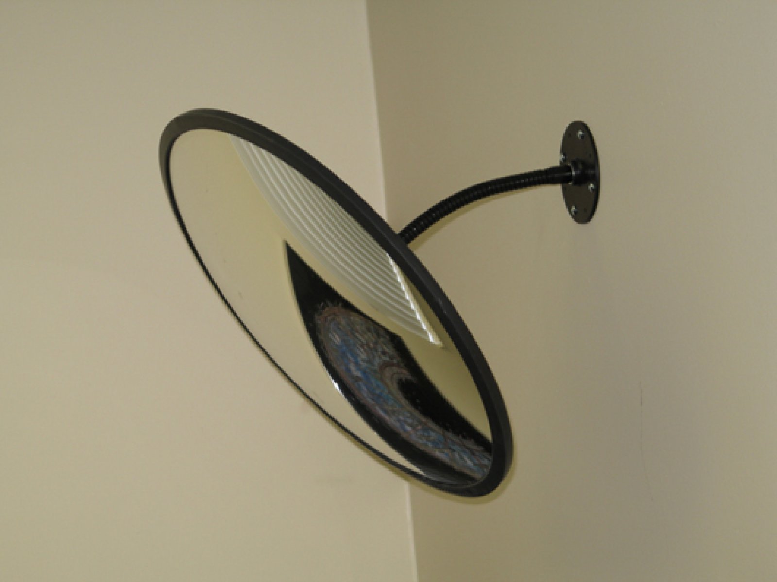 Indoor spiegel met flexibele muurbevestiging in verschillende afmetingen