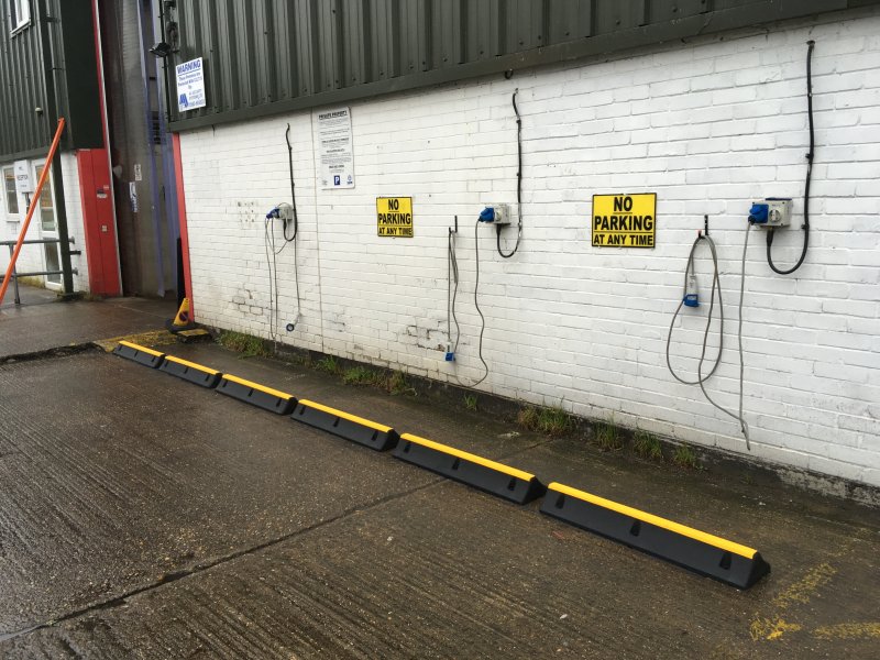 Parkeerstop voor vrachtwagens - 1000 x 220 x 115 mm