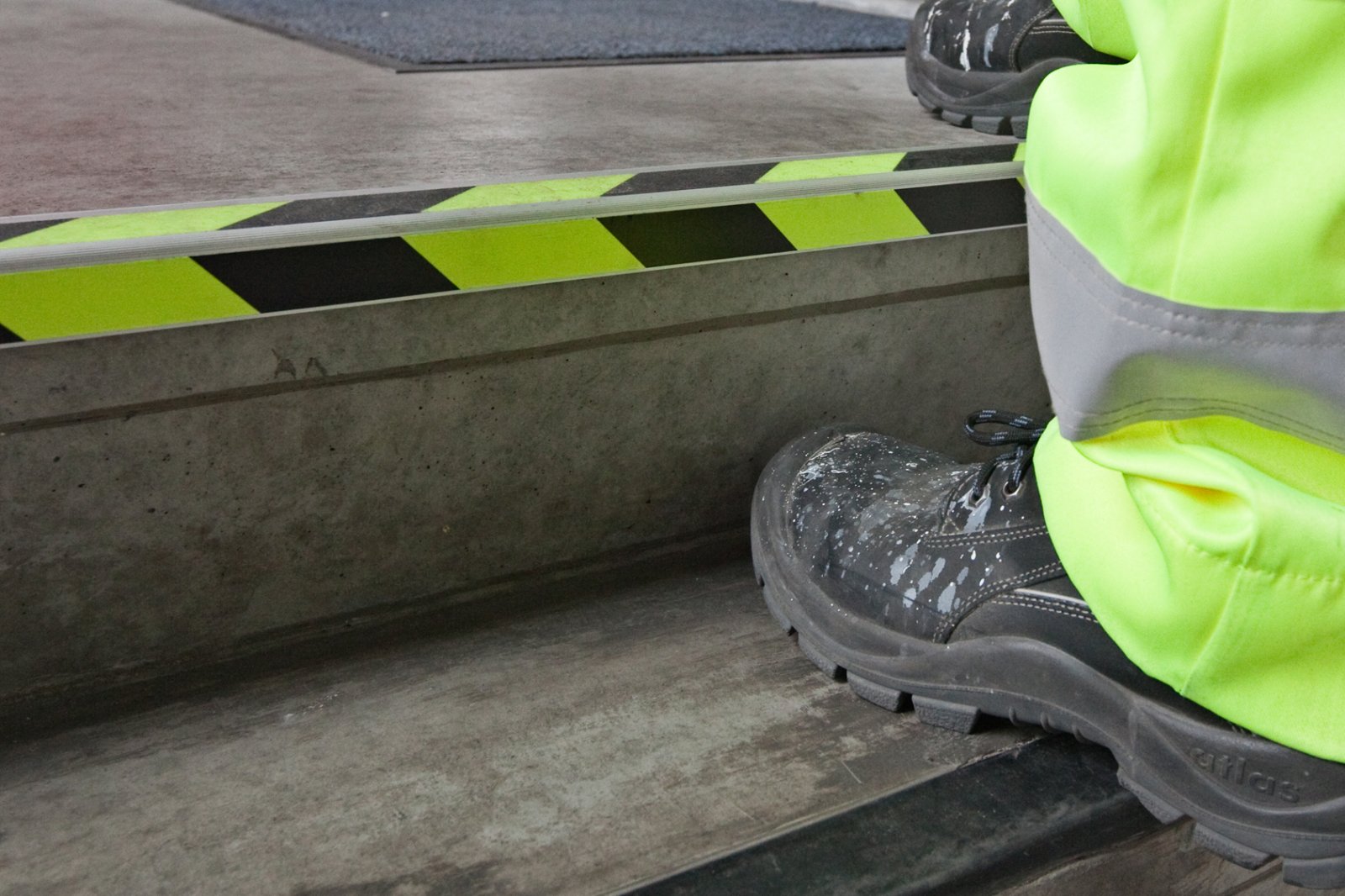Trapneus anti-slip aluminium fotoluminescerend 1000 x 68 x 34 mm