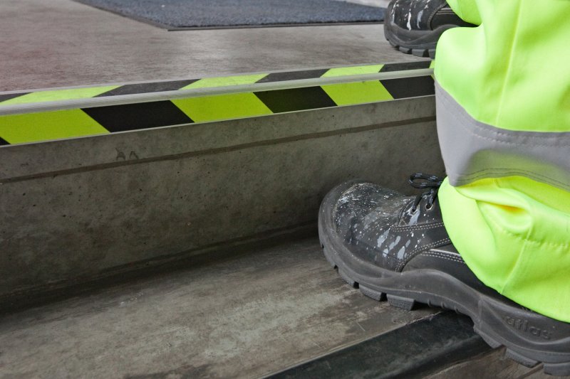 Trapneus anti-slip aluminium fotoluminescerend 1000 x 68 x 34 mm