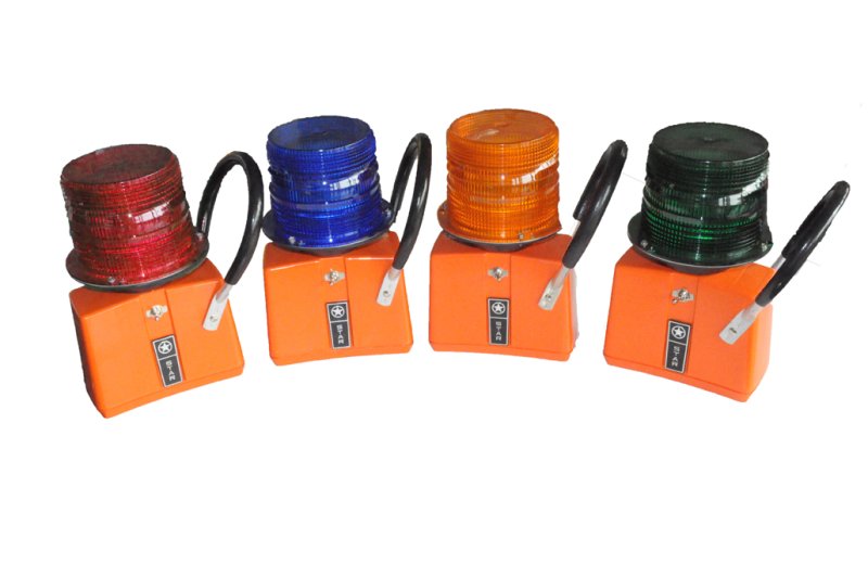 Draagbare flash xenon 735S - blauw - 2 x 6V batt. (excl) - External switch.