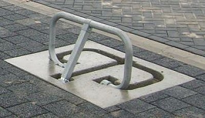 Parkeerbeugel in betonnen voet - L 82 * H 38,5 cm MOQ 4
