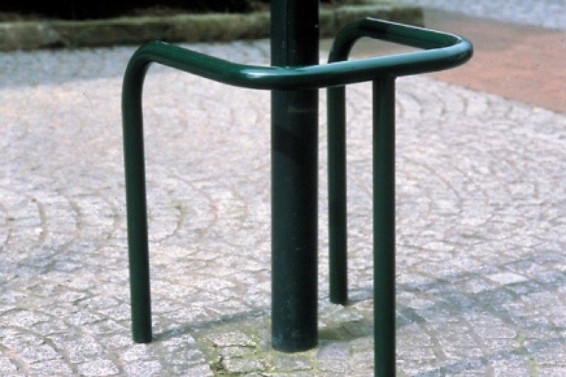 Beschermbeugel (drie poten) Ø50mm om in te betoneren - gegalvaniseerd - 650 x 650 x 720 mm (LxBxH)
