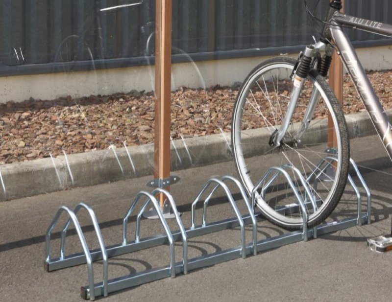 Verzinkt fietsenrek 5 fietsen - 1 niveau - Voor bandbreedtes 35-55 mm.