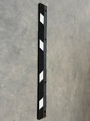 Parkeerstop 183 x 15 x 10 cm in gevulkaniseerde rubber (incl bevestigingen en doppen)