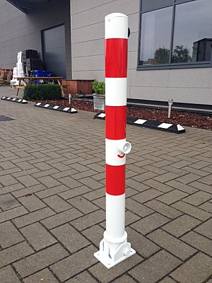 Gegalvaniseerde paal neerklapbaar met driekantslot en voetplaat in verschillende diameters en kleuren (exclusief bevestigingen)