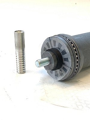 Flexibele overrijdbare Alkopole gemaakt uit flexibel polyurethaan H 800 mm x Ø80 mm inclusief M16 of M24 bevestiging,  in verschillende kleuren