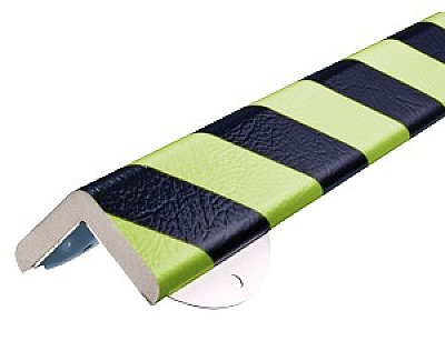 Flexibele stootband TYPE H+ in polyurethaan in verschillende kleuren met RVS muurbevestiging