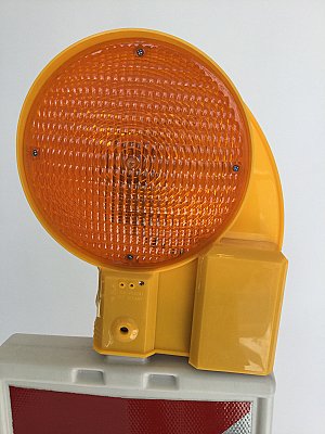 Werflamp voor baken 4 Leds - enkelzijdige lens Ø200 mm geel - vast/pinkend/uit - internal switch excl. 1x 6V batterij