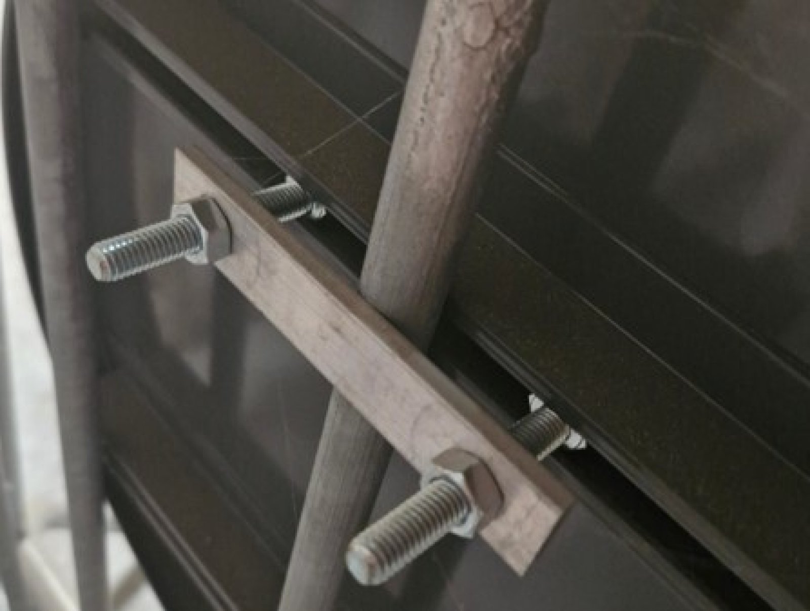 BEVESTIGINGSPLAATJE HEKWERK Type 250